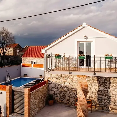 House La Felicita * Gornji Zemunik