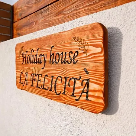 House La Felicita *